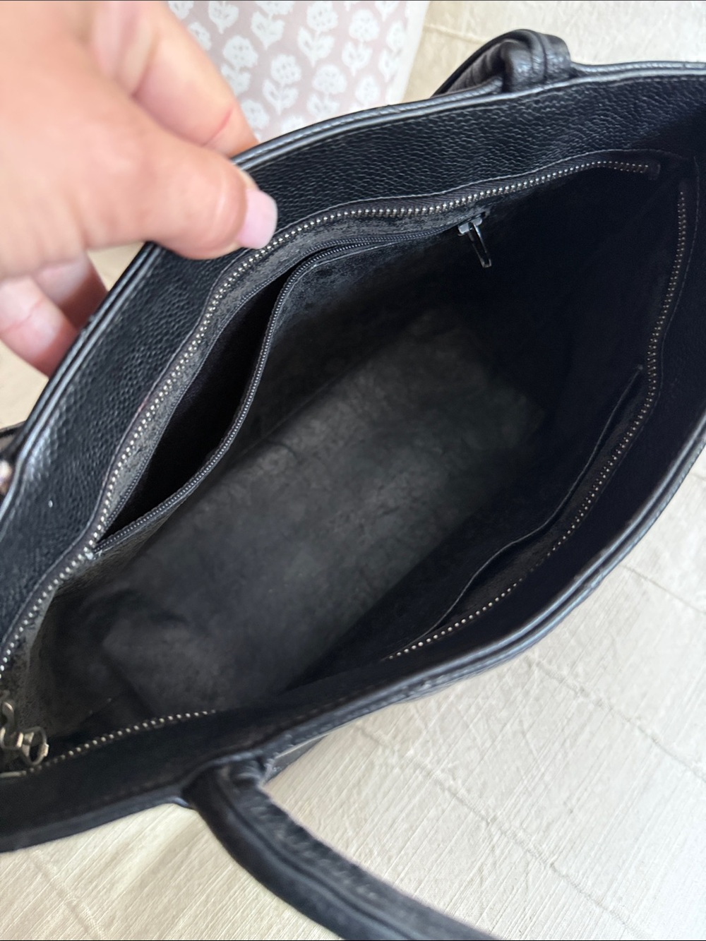 CHANEL Black Quilted Leather Tote with Signature CC Emblem - Picture 9 of 17